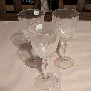 Elegant Crystal Wine Glass Set